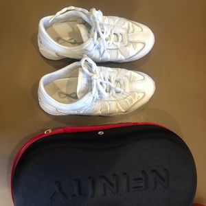 Nfinity Evolution cheer shoe size 4